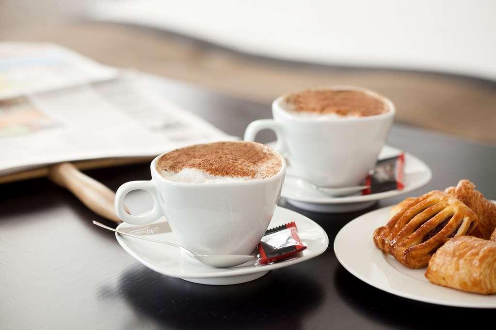 Occidental Praha Wilson Hotel Facilități foto A cup of cappuccino