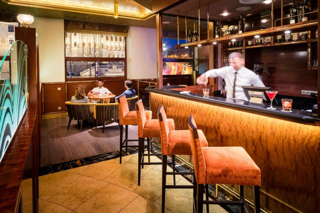 Occidental Praha Wilson Hotel Exterior foto The bar at the Mandarin Oriental, Munich