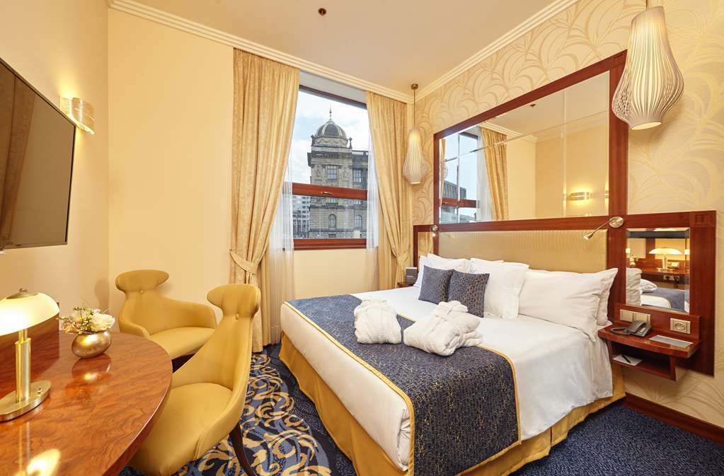 Occidental Praha Wilson Hotel Cameră foto A room at the hotel