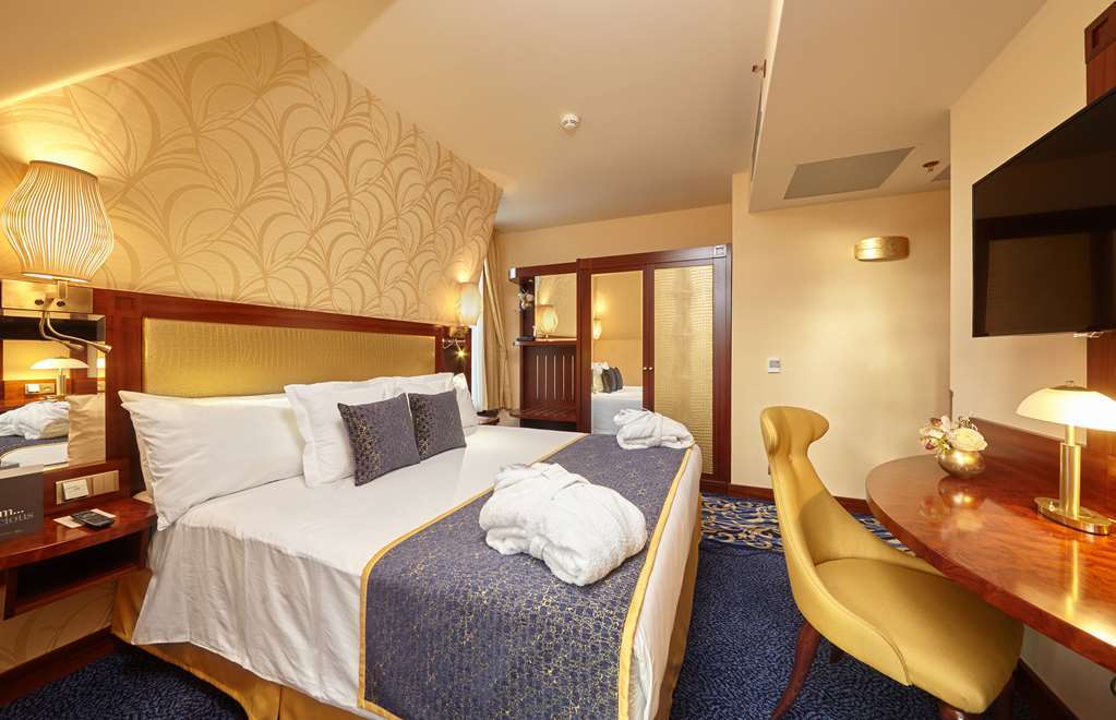 Occidental Praha Wilson Hotel Cameră foto A room at the hotel