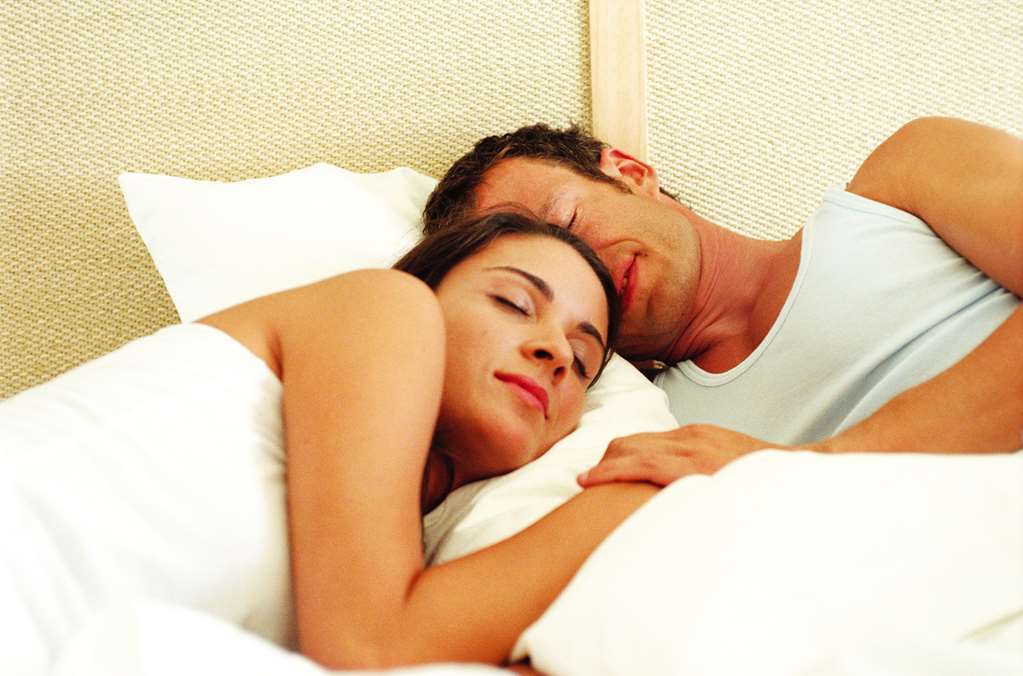 Occidental Praha Wilson Hotel Cameră foto A couple sleeping